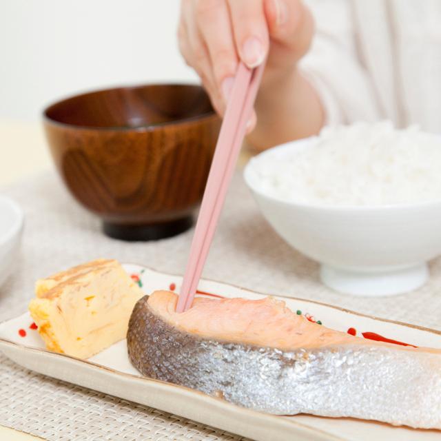 のどに魚の骨が刺さった 対処法を専門医が解説 2016年3月17日 エキサイトニュース