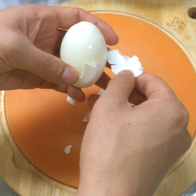 むき過ぎ注意 つるんとキレイにゆで卵をむくテクニック2選 16年6月8日 エキサイトニュース