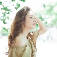 小胸女子がオフショルダーの服を着こなす方法