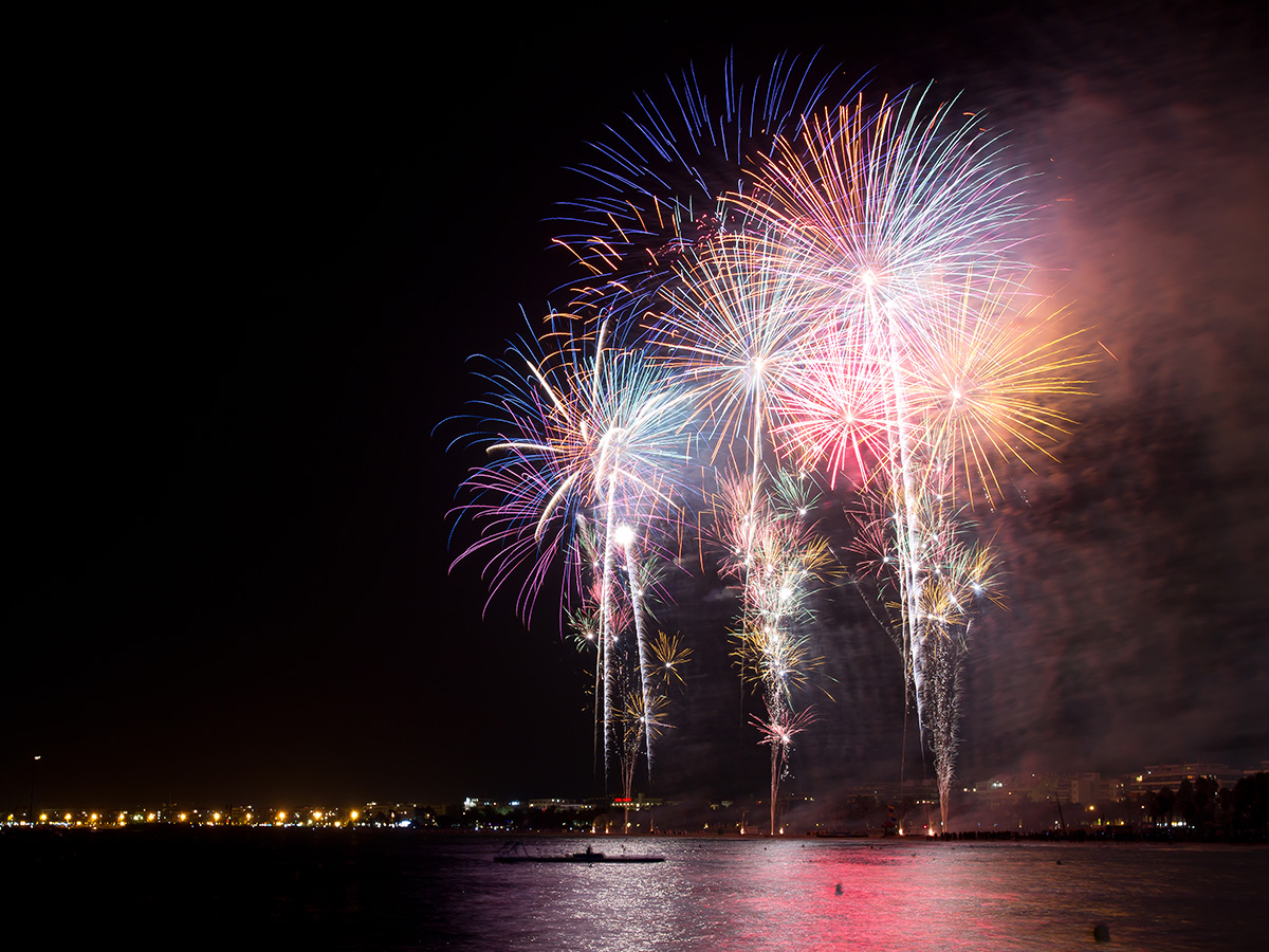 ６月１日は夜空を見上げよう 全国花火業者が一斉に花火を打ち上げ 悪疫退散を祈願 年6月1日 エキサイトニュース