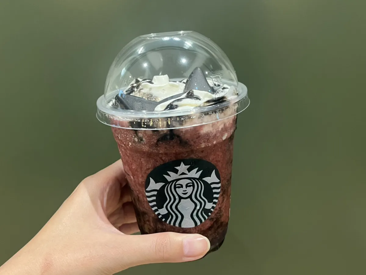 スタバのハロウィン新作は、まさかの『アサイー味』 黒猫をイメージ