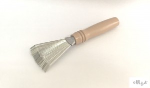 実は汚れが溜まっているんです ヘアブラシを正しく洗っていつでも清潔に ローリエプレス