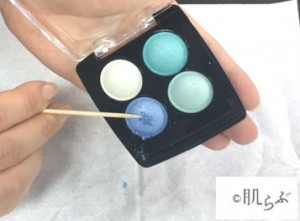 ブルーグロスでモテリップに 透明感を演出するメイク方法 ローリエプレス