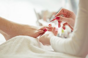 ペディキュアをセルフで 基本のやり方とおすすめアイテムをご紹介 ローリエプレス