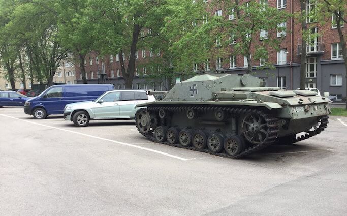 フィンランドの街中に戦車が 現地の人 あれ 70年も違法駐車してるんだ 16年11月1日 エキサイトニュース