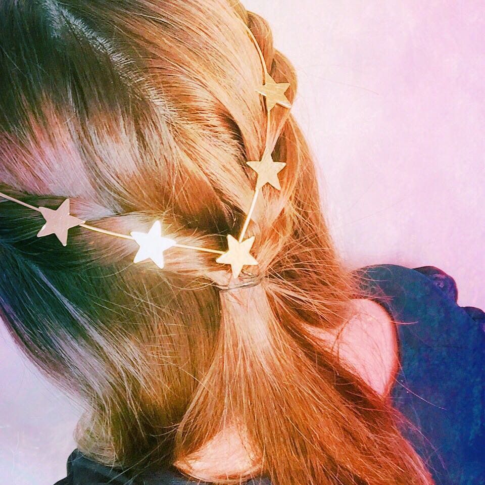 話題の100均アイテム おしゃれヘアが叶う バックカチューシャ をgetせよ ローリエプレス