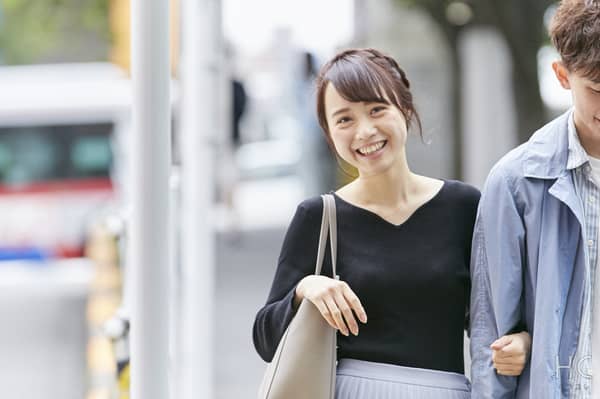 彼氏大好き女子必見 彼氏をゾッコンにする 彼女の特徴 ローリエプレス