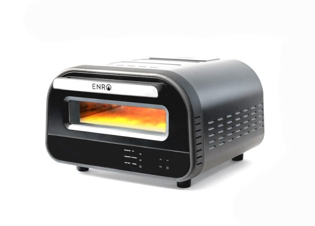 屋内で専門店レベルのピザが味わえる！家電で400℃の高温が出せるピザ窯