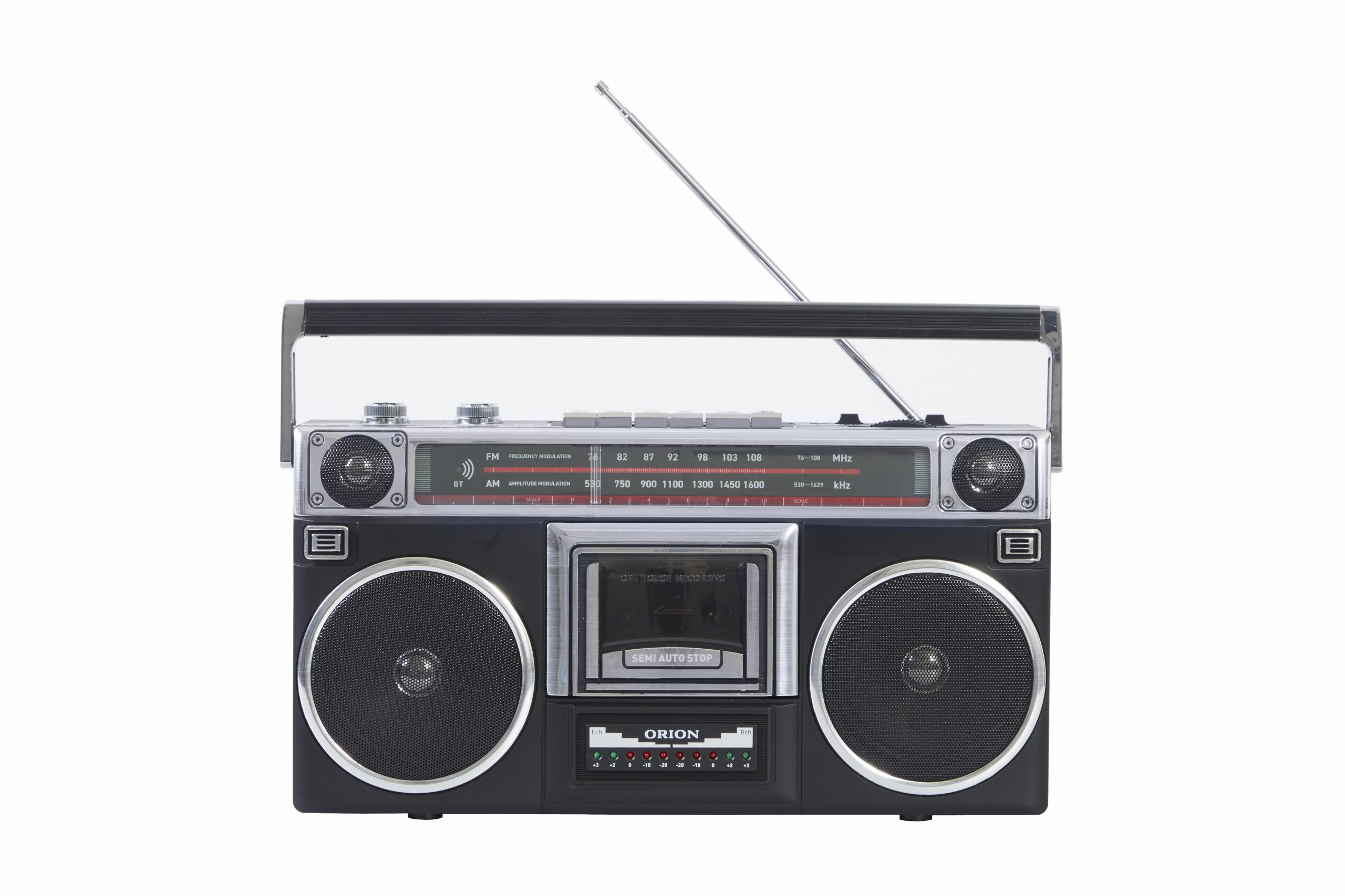 80年代レトロな見た目に、最新デジタルを搭載したステレオラジオ 