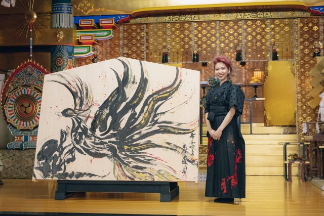 天真爛漫すぎる”書道アーティスト原愛梨さんが2度目の個展を神田明神 
