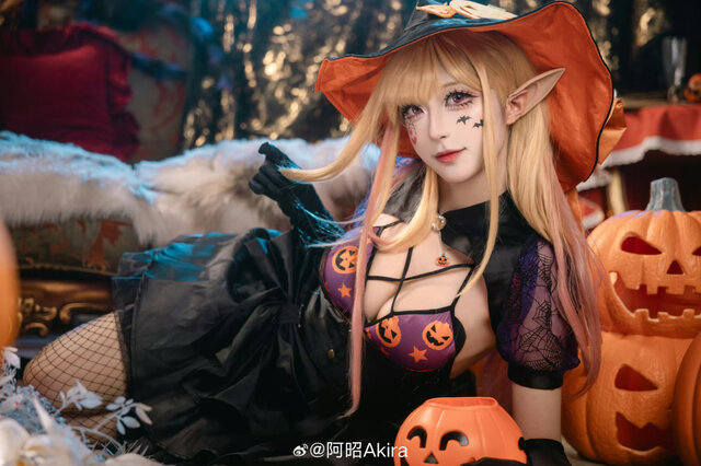コスプレ】ちょっぴりセクシーなハロウィンをお届け！シスターや魔女っ