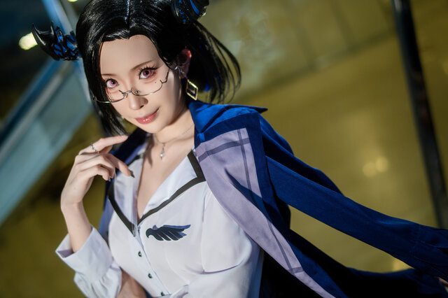コスプレ】眼鏡×ミニスカ×網タイツの完璧なコンボ！大人の魅力全開な