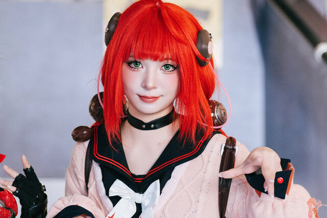 コスプレ】吸い込まれそうな瞳が美しすぎるミニスカ制服美女