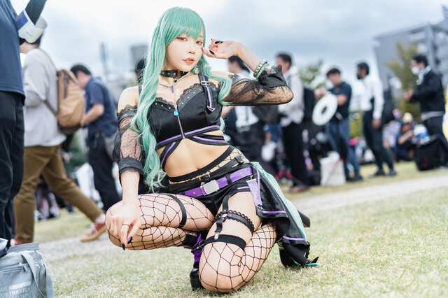 コスプレ】「八雲べに」推しレイヤーが、美脚際立つポージングで魅了