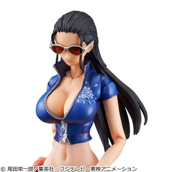 大きく開いた胸元がセクシー！「ワンピース」より「ニコ・ロビン