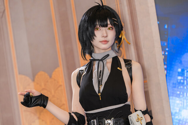コスプレ】『鳴潮』漂泊者の公式レイヤーの存在感がすごい！ステージの 