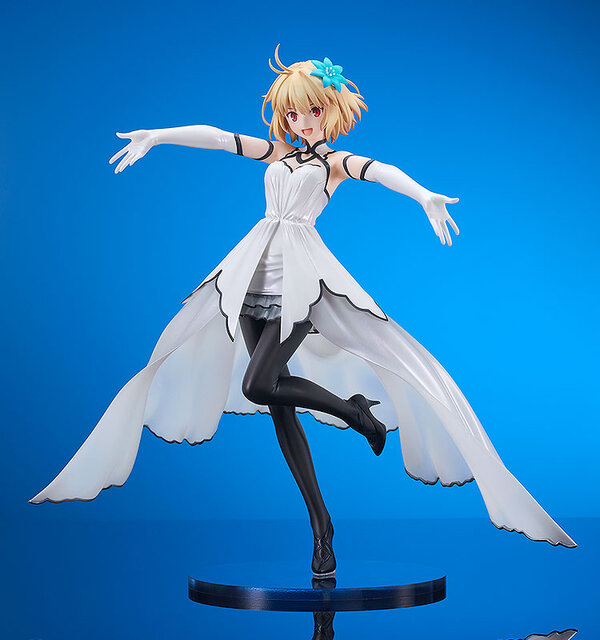 月姫』白のドレスと、スラリと伸びた細い足…！「アルクェイド 