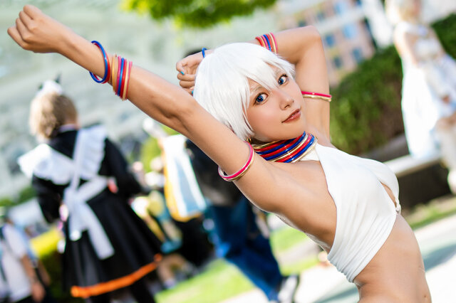 コスプレ】『スト6』エレナの健康的な褐色ボディが躍動！美しい腹筋と