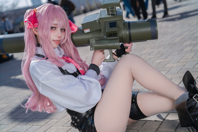 コスプレ】戦う女神の背中は美しい『NIKKE』ユニレイヤーが絶妙の