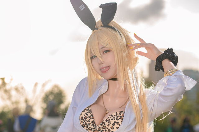 コスプレ】クリスマス間近！セクシーな『NIKKE』ルピーとの