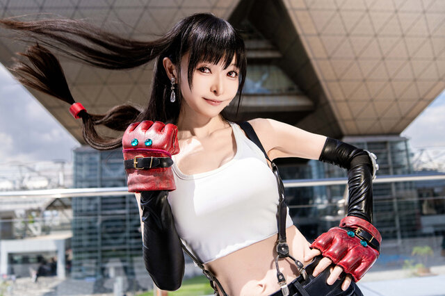 コスプレ】『FF7』ティファが美スタイルで躍動！細くびれ＆美脚から