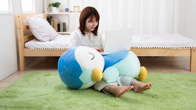 すやすや眠る ポッチャマ の巨大ぬいぐるみ登場 このサイズ感と愛くるしさ 抱きしめずにはいられない 21年7月2日 エキサイトニュース