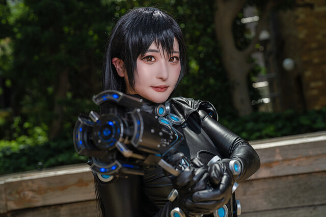 コスプレ】黒の全身スーツが美スタイルを際立たせる！キレのある