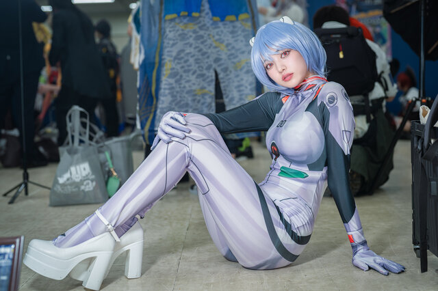 コスプレ】プラグスーツ姿の「綾波レイ」が美しすぎる！スレンダーな