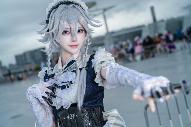 コスプレ】スラリとした美脚にクラシカルなメイド衣装が映える！「十六