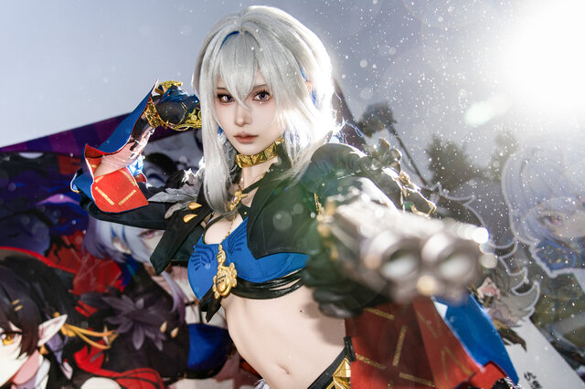 コスプレ】白い柔肌に細いウエストが美しい『鳴潮』ガルブレーナ