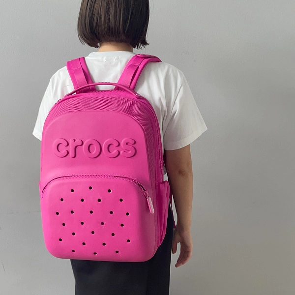 クロックス」の新作バッグをカスタムしてみた！大容量の優秀バッグを