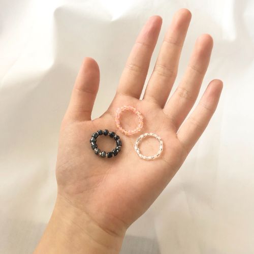 韓国で人気を集める ビーズリング は自分で作っちゃおう アレンジ次第で簡単にかわいくできるんです ローリエプレス