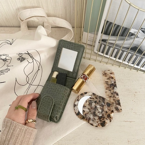 これが本当に600円 プチプラに見えないlatticeの 高見えリップケース は 売り切れ続出の人気アイテム ローリエプレス