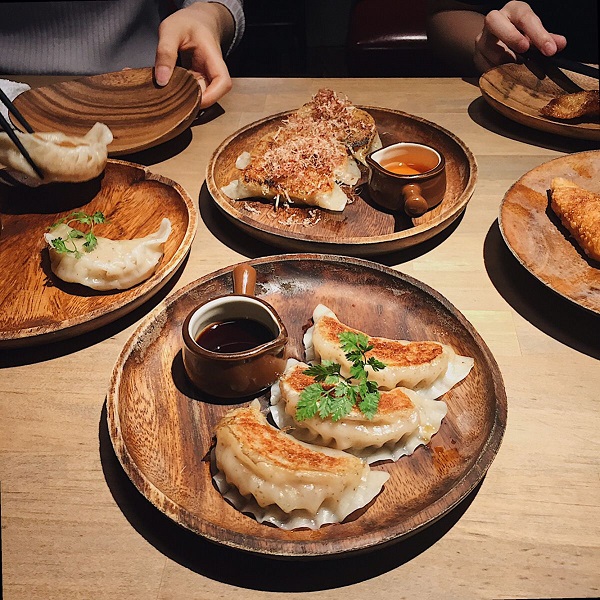 餃子欲をおしゃれに満たしたい 安い 美味しい 雰囲気の三拍子が揃っている女子会で行きたい餃子店5選 ローリエプレス