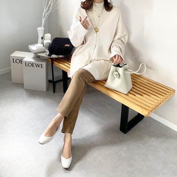 Zaraさん さすが分かってる 大人気のハイウエストパンツからスエード素材が登場 これで冬も美脚を死守です ローリエプレス