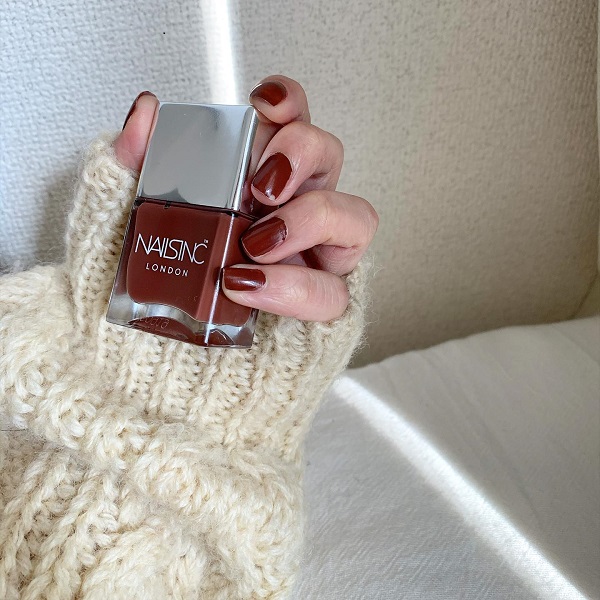 ネイルをおしゃれに撮影する方法 って知ってる お気に入りだから自慢したい 簡単に挑戦できる撮り方4選 ローリエプレス