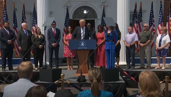 トランプ前大統領、Facebook、Twitter、Google（YouTube）とそのCEOを提訴 (2021年7月8日) - Vimarsana News