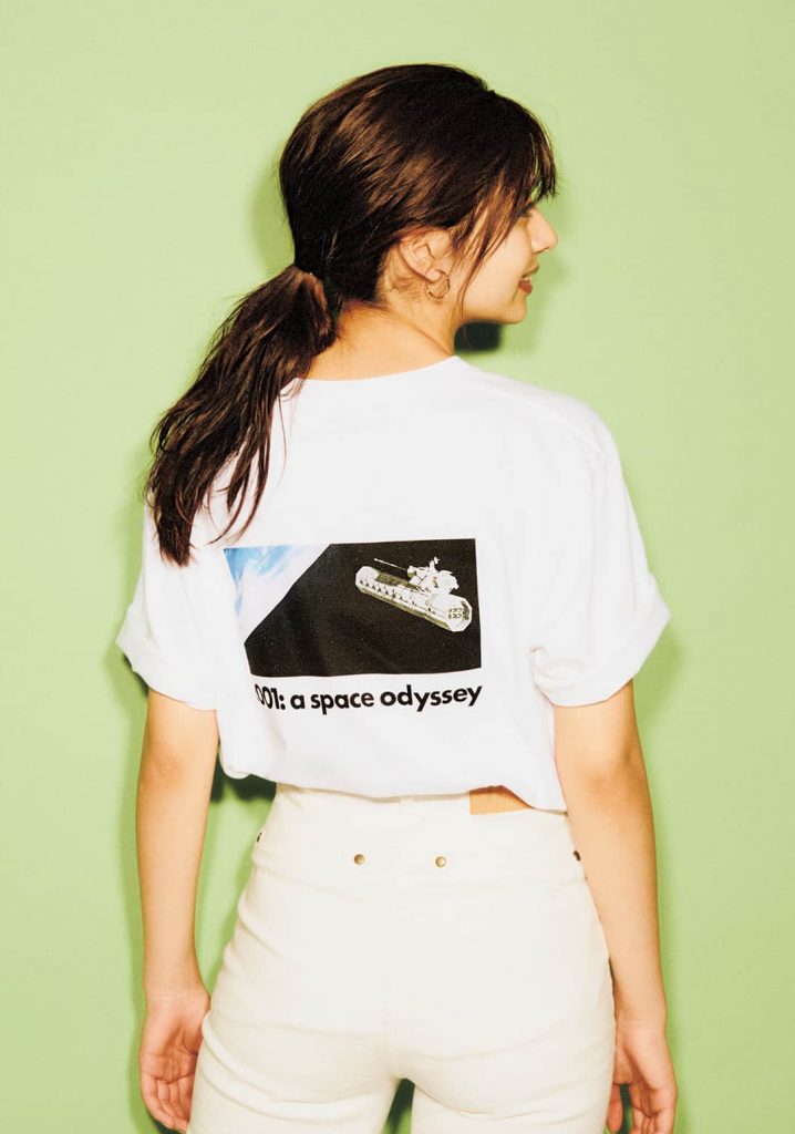 Ut さりげないのに オシャレ って言われちゃう バックプリントtシャツ6選 ローリエプレス Ut さりげないのに オシャレ って言われちゃう バックプリントtシャツ6選 ローリエプレス