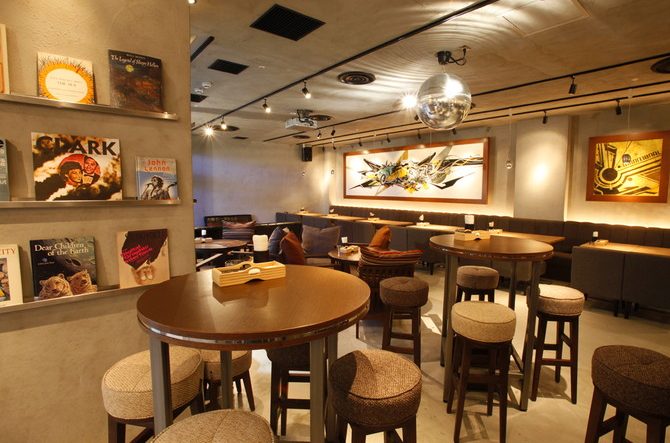 池袋駅近 席数50席以上のゆったり広 いカフェ5選 100席以上の店も ローリエプレス