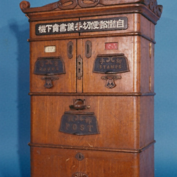 世界初の自販機はなんと「聖水」！？日本の自動販売機の進化の歴史を