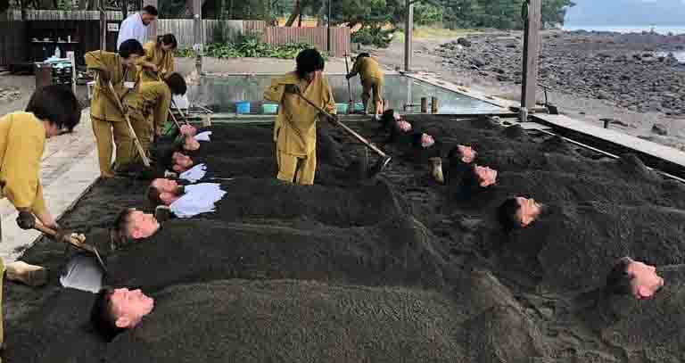 動画 Nz代表オールブラックスさん 別府温泉の砂風呂で日本を満喫しまくるの巻 19年9月27日 エキサイトニュース