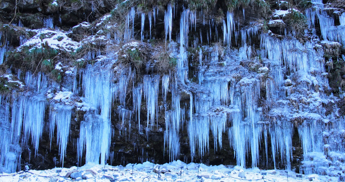 自然が創り出す幻想世界 秩父三大氷柱のひとつ 三十槌の氷柱 の絶景に言葉を失う 17年1月27日 エキサイトニュース