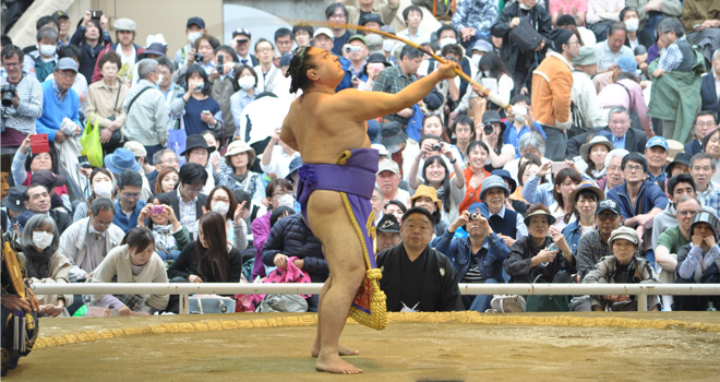 知らなかった 相撲の取組み後に行われる弓取式は どんな力士がどうやって選ばれるの 18年3月24日 エキサイトニュース