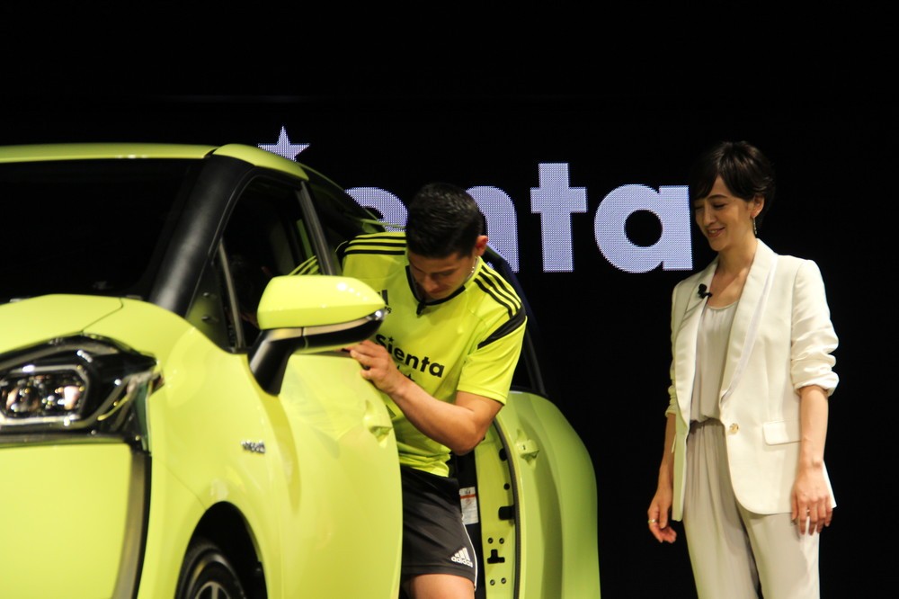 ハメロド 滝クリcm共演 トヨタ シエンタの ダイブイン は だいぶ良い とだじゃれで盛り上げ 15年7月9日 エキサイトニュース