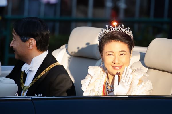 雅子さまのティアラがキラリ 本誌が見たパレードの決定的瞬間 (2019年