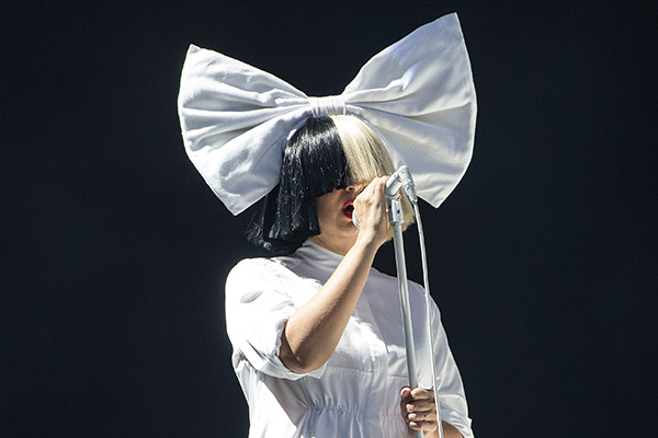 歌手 シーアが44歳で おばあちゃん に ラジオで喜び語る 年7月1日 エキサイトニュース