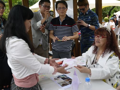 キャンディ キャンディ の漫画家 台湾でサイン会 14年5月10日 エキサイトニュース