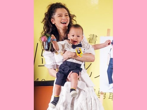 ビビアン スー 愛息とのツーショットを公の場で初披露 ママの顔に 台湾 16年9月14日 エキサイトニュース