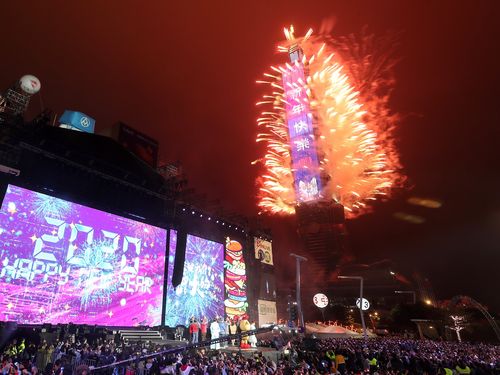 台北101元日花火ショー 台湾の希少動物が彩り 年1月1日 エキサイトニュース