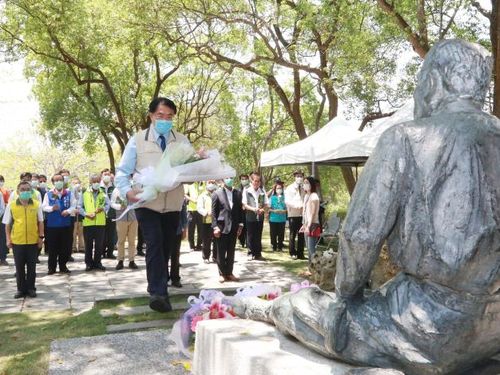 日本人技師 八田与一逝去から78年 台南市長が烏山頭ダムで献花 台湾 年5月7日 エキサイトニュース